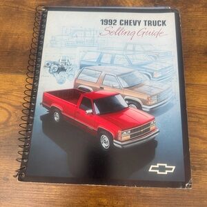 1992 Chevrolet Truck Selling‎ Guide Dealer Confidential Sales Manual Binder